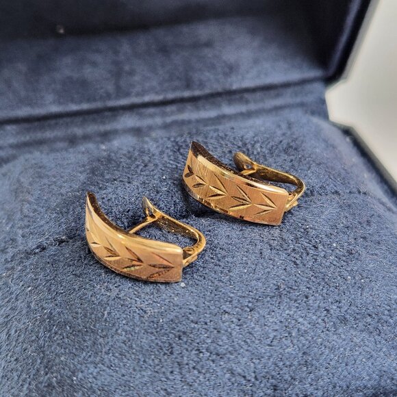 Not Flimsy* 80s 14k Solid Gold French Diamond etched Filigree Earrings 1.39g VTG - Picture 6 of 13